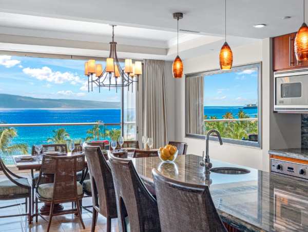 Gorgeous 6-Bedroom Retreat in Maui with Amazing Views